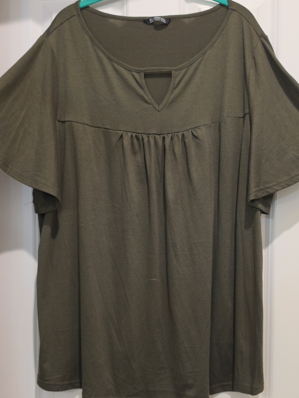 NWOT Olive Keyhole Yoke Short Flounce Sleeve Super Soft Tee 2x